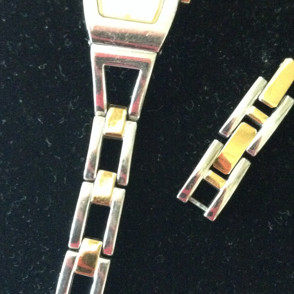 FOSSIL LADIES WATCH - Picture 3 of 3